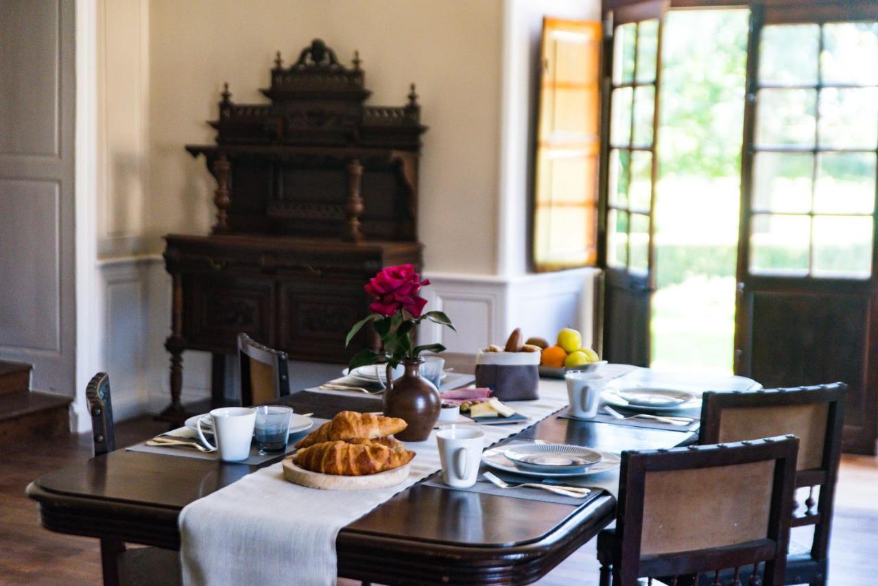 Le Bas Chitray Bed & Breakfast Menil ภายนอก รูปภาพ