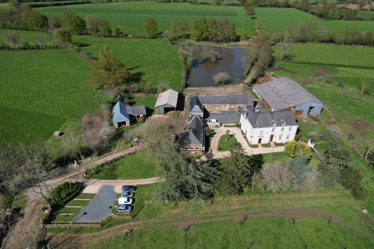 Le Bas Chitray Bed & Breakfast Menil ภายนอก รูปภาพ