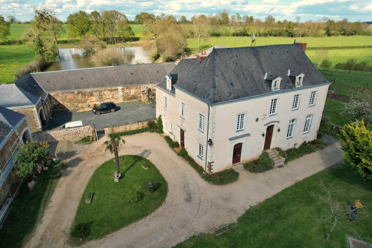 Le Bas Chitray Bed & Breakfast Menil ภายนอก รูปภาพ
