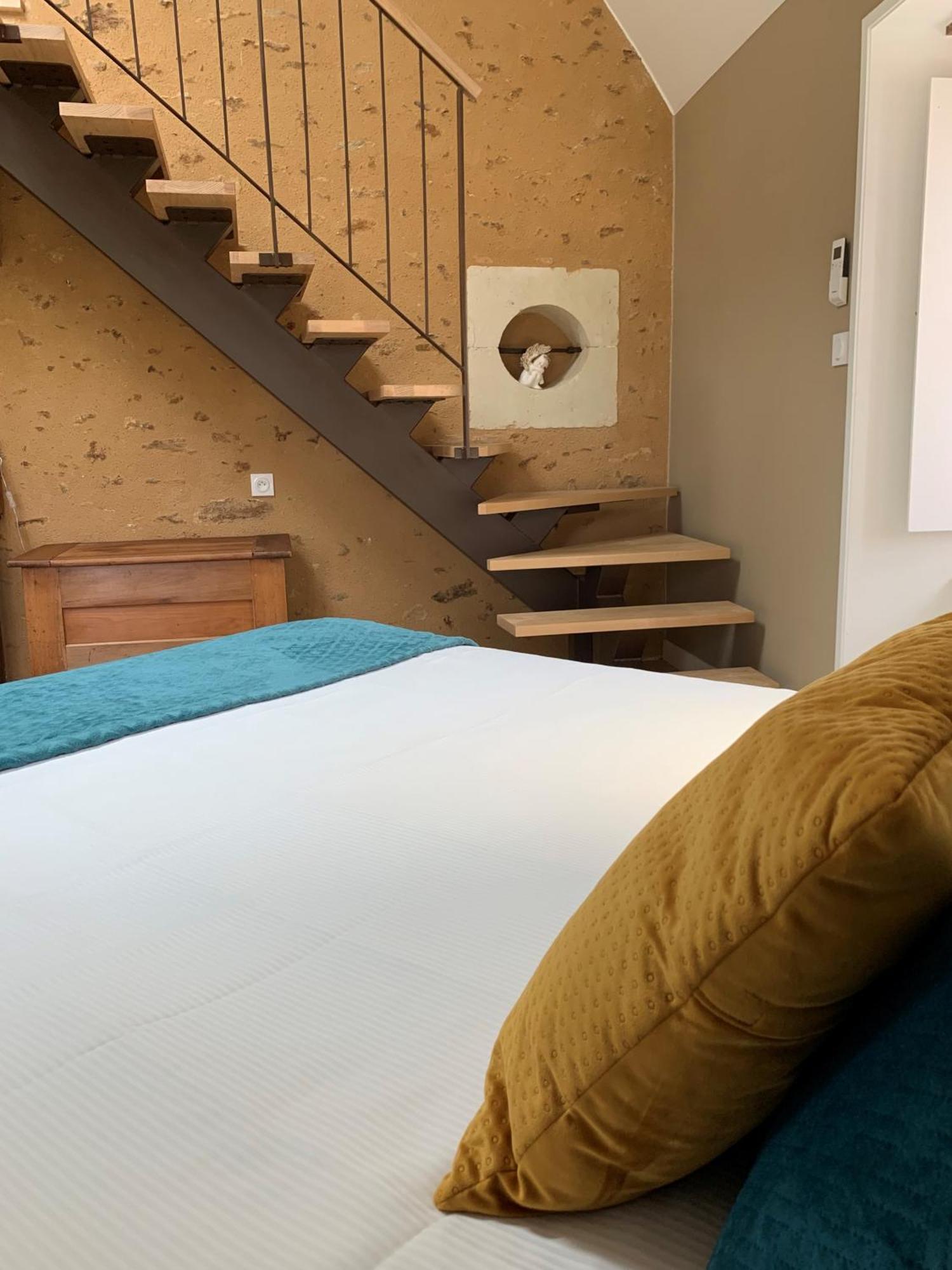 Le Bas Chitray Bed & Breakfast Menil ภายนอก รูปภาพ