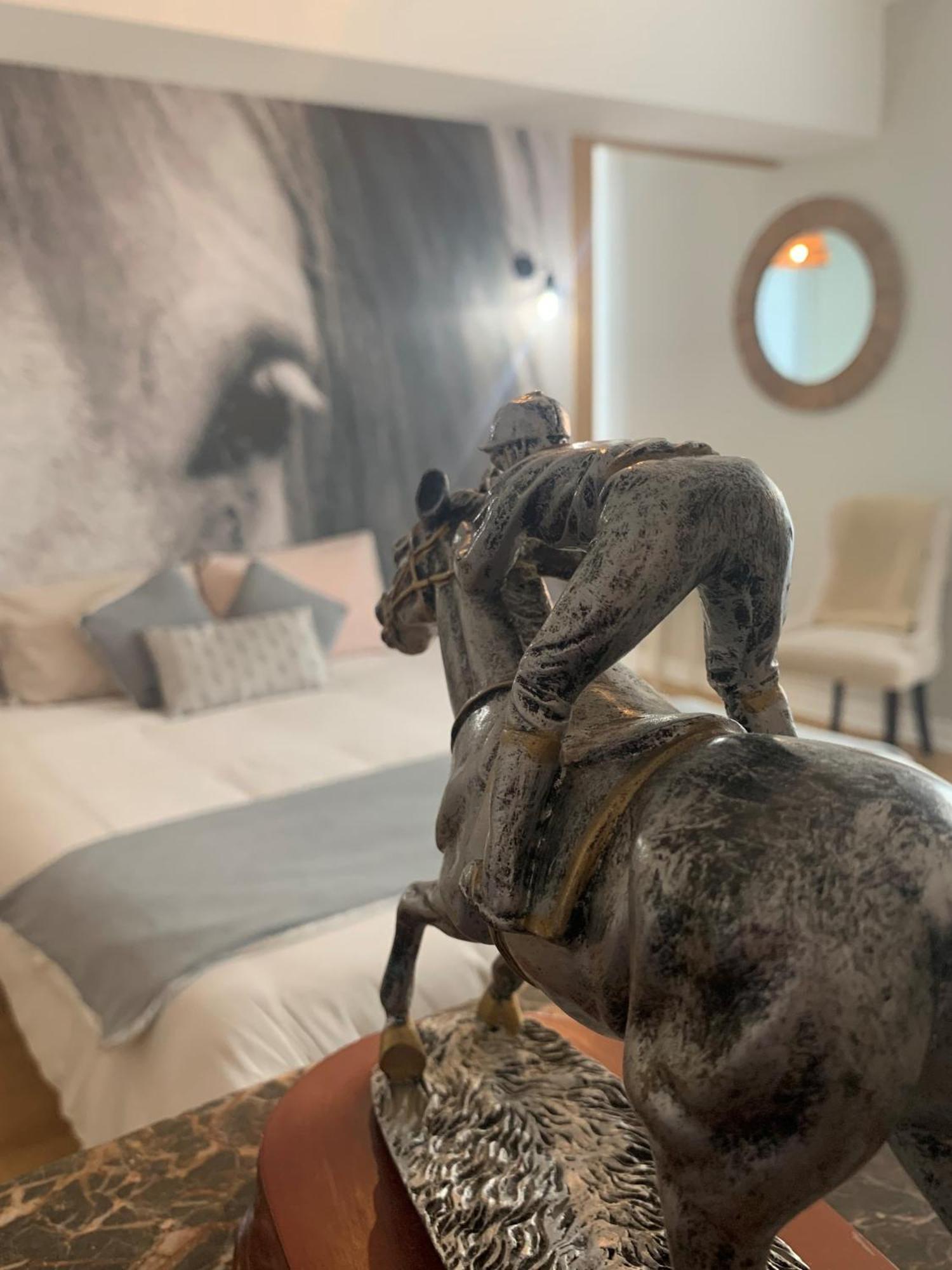 Le Bas Chitray Bed & Breakfast Menil ภายนอก รูปภาพ