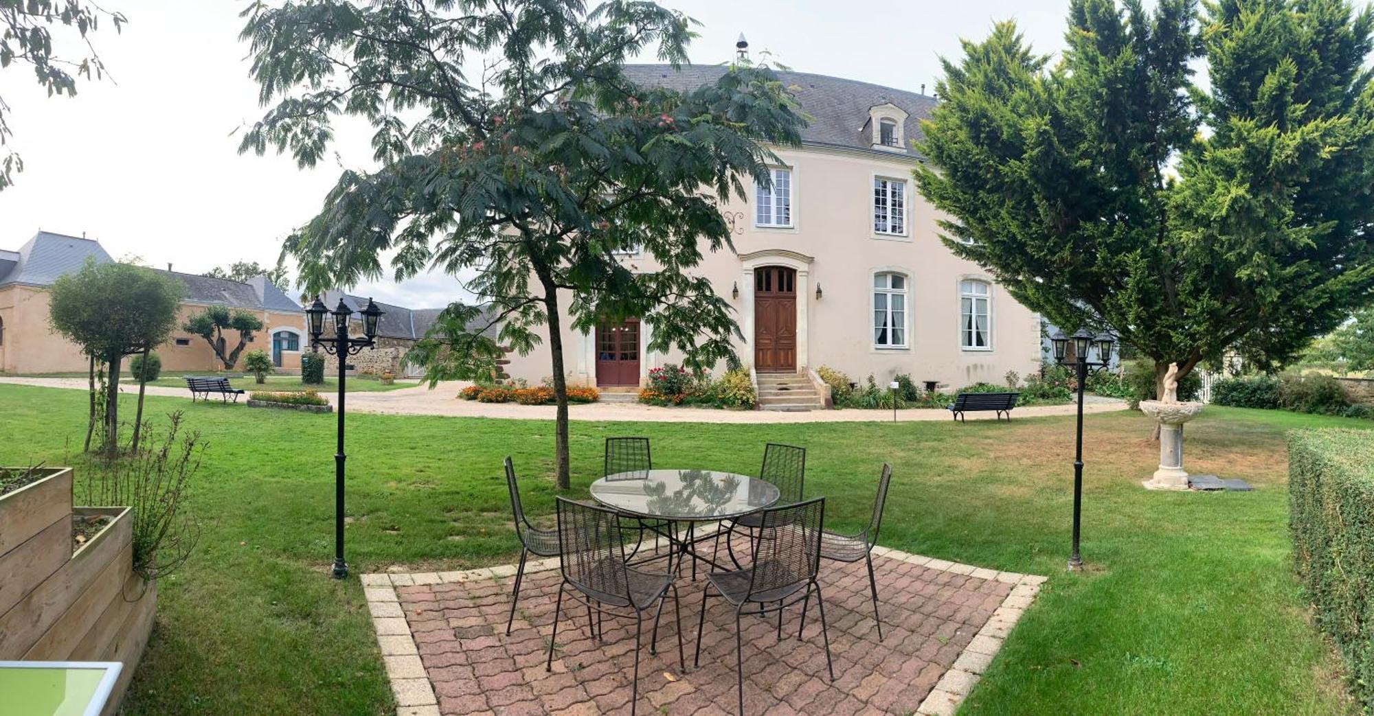 Le Bas Chitray Bed & Breakfast Menil ภายนอก รูปภาพ