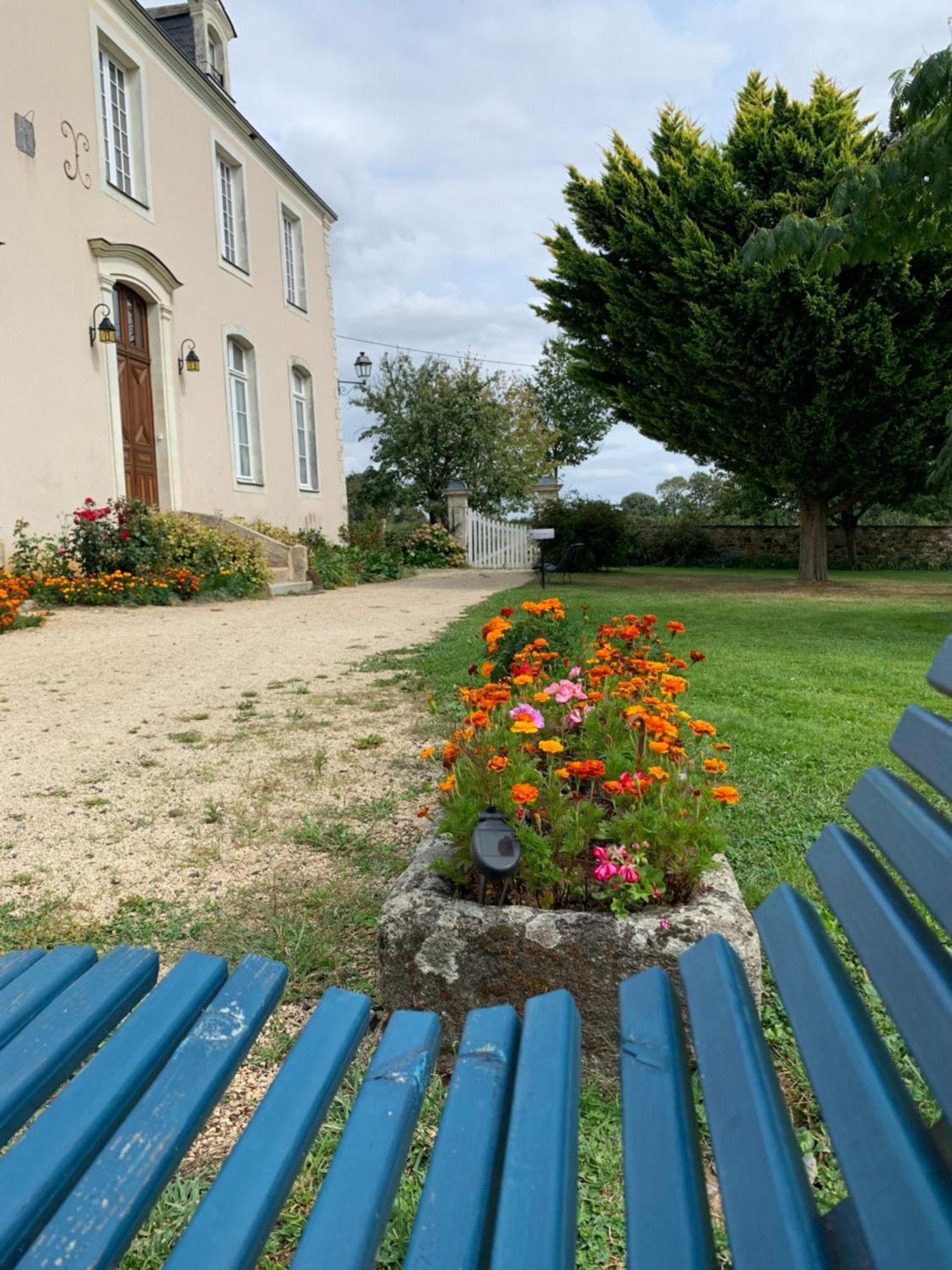 Le Bas Chitray Bed & Breakfast Menil ภายนอก รูปภาพ