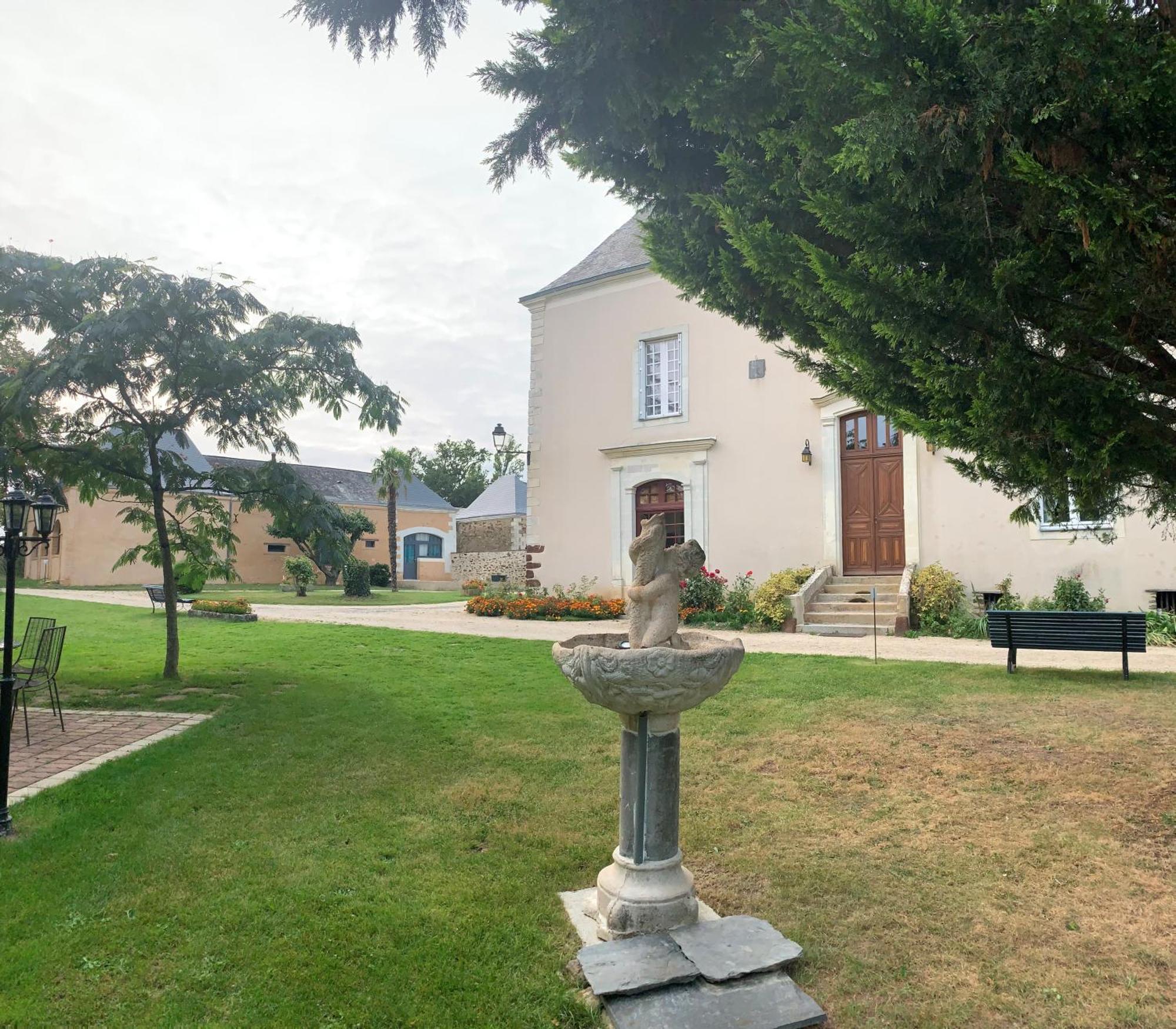 Le Bas Chitray Bed & Breakfast Menil ภายนอก รูปภาพ